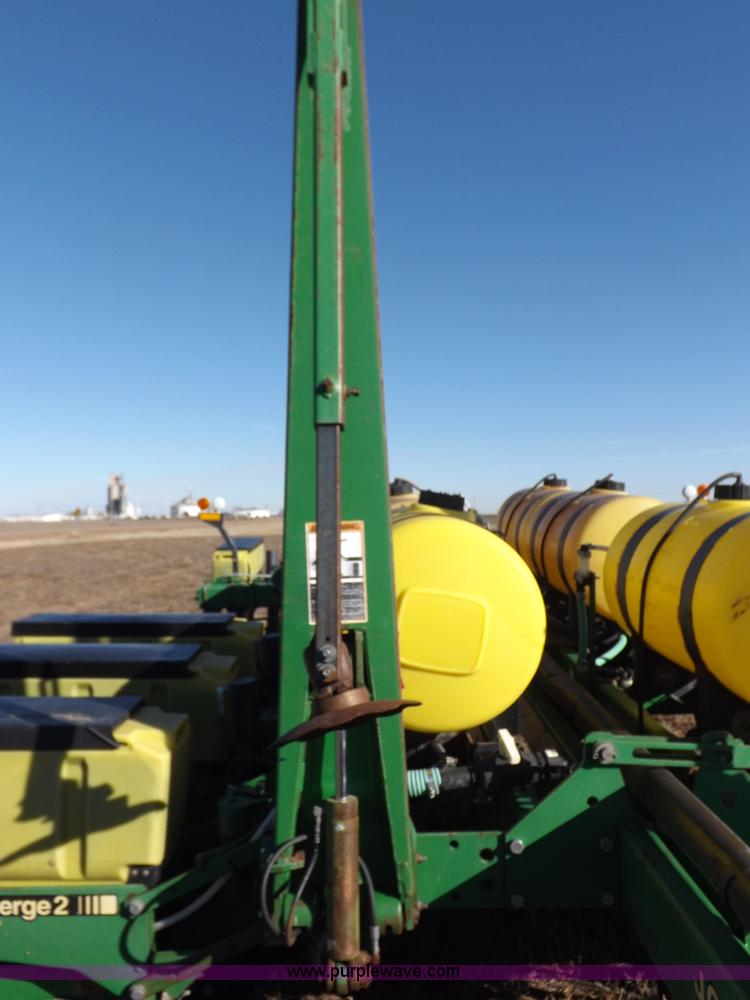 image for item K3136 John Deere 7200 Conservation planter