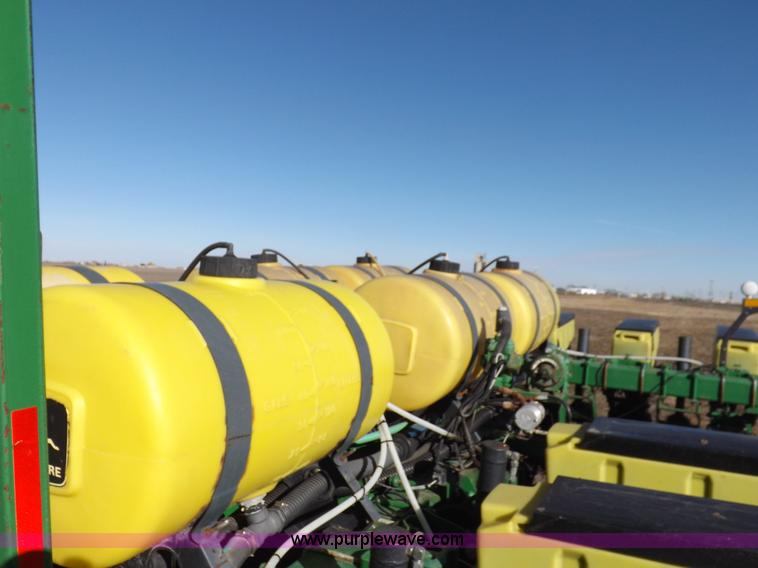 image for item K3136 John Deere 7200 Conservation planter