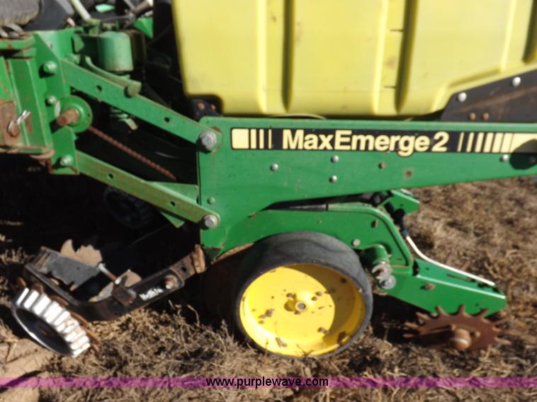 image for item K3136 John Deere 7200 Conservation planter