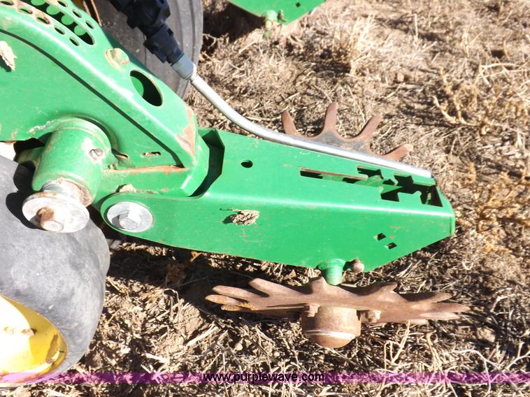 image for item K3136 John Deere 7200 Conservation planter