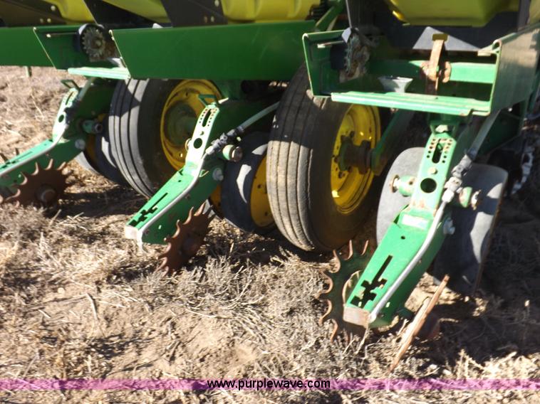 image for item K3136 John Deere 7200 Conservation planter