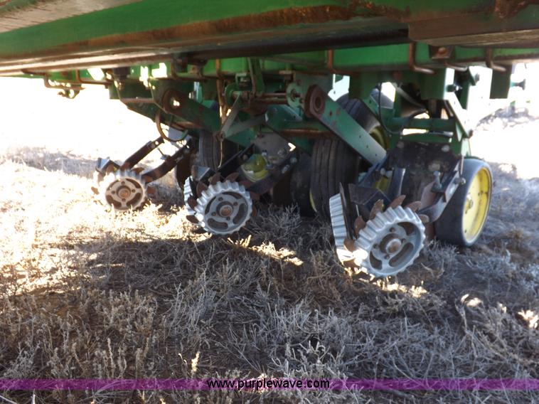 image for item K3136 John Deere 7200 Conservation planter
