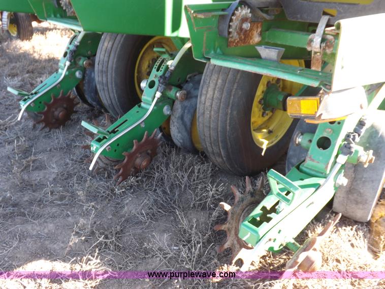 image for item K3136 John Deere 7200 Conservation planter