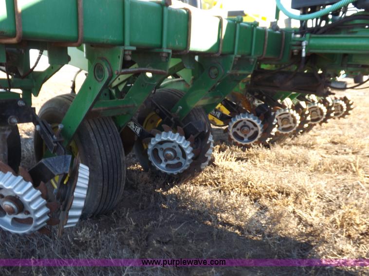 image for item K3136 John Deere 7200 Conservation planter