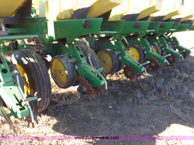 image for item K3136 John Deere 7200 Conservation planter