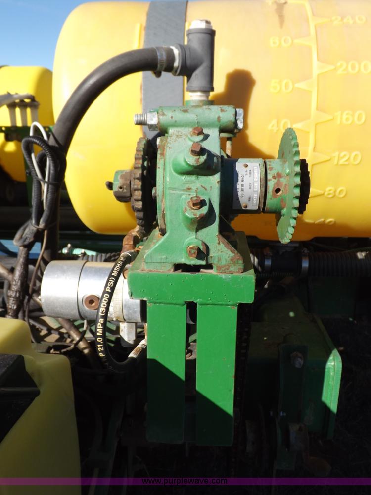 image for item K3136 John Deere 7200 Conservation planter