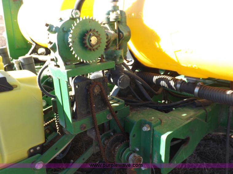 image for item K3136 John Deere 7200 Conservation planter
