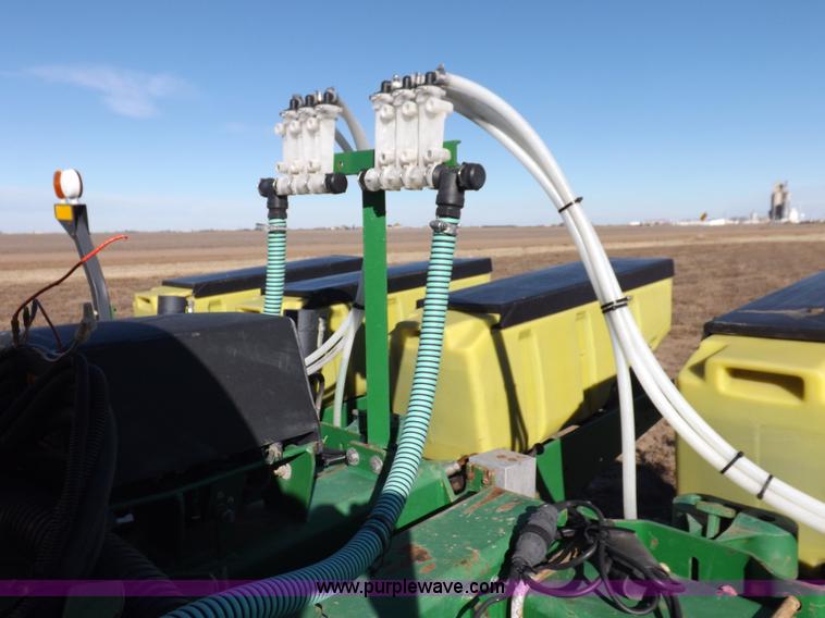 image for item K3136 John Deere 7200 Conservation planter