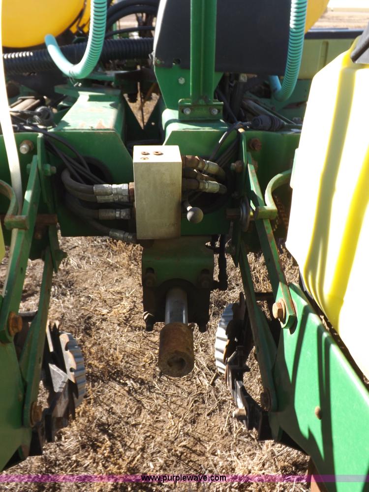 image for item K3136 John Deere 7200 Conservation planter
