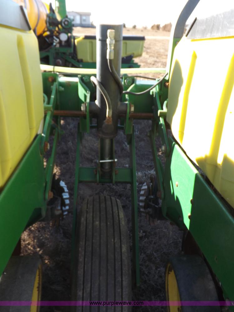 image for item K3136 John Deere 7200 Conservation planter