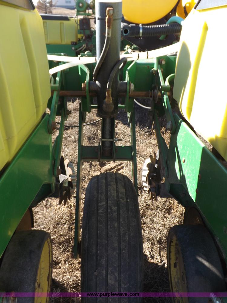 image for item K3136 John Deere 7200 Conservation planter