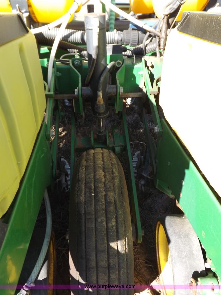 image for item K3136 John Deere 7200 Conservation planter