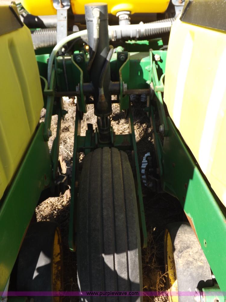 image for item K3136 John Deere 7200 Conservation planter