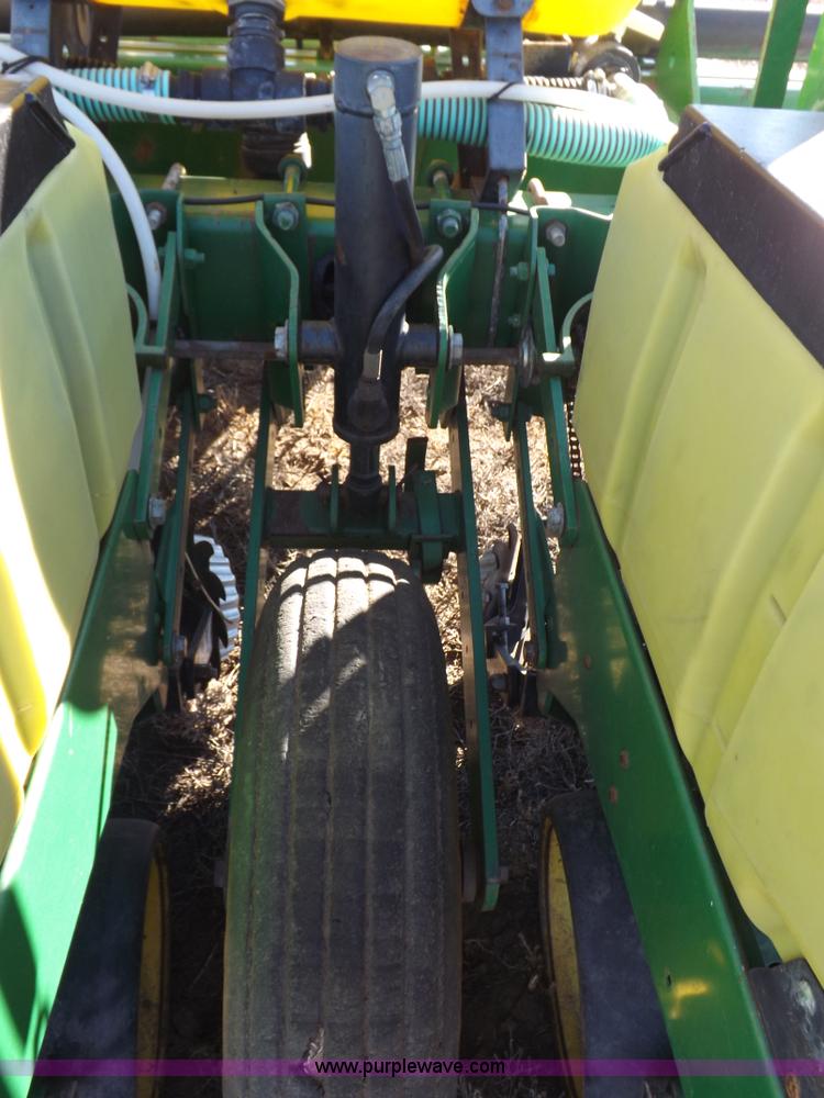 image for item K3136 John Deere 7200 Conservation planter