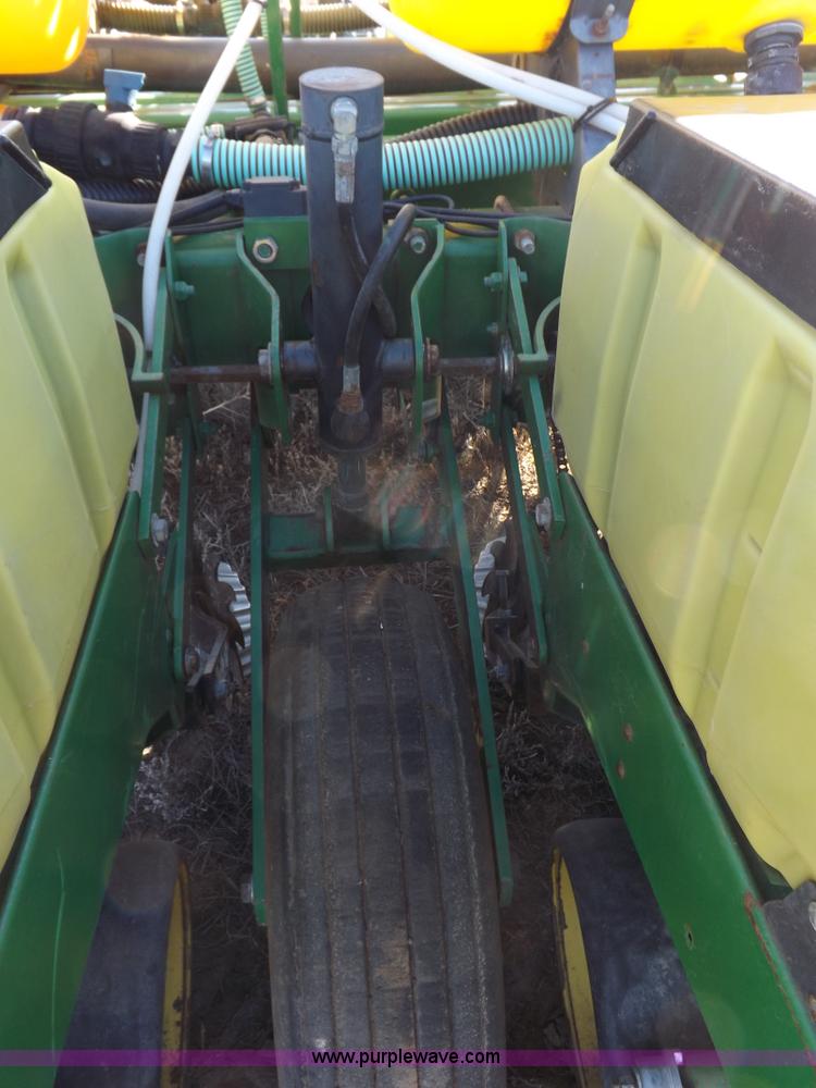image for item K3136 John Deere 7200 Conservation planter
