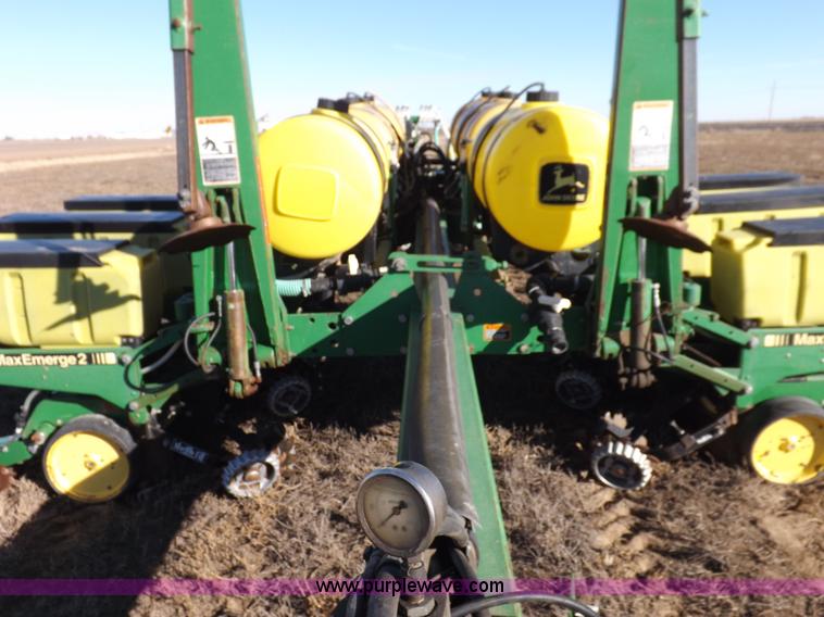 image for item K3136 John Deere 7200 Conservation planter