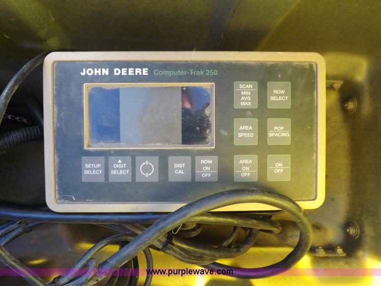 image for item K3136 John Deere 7200 Conservation planter