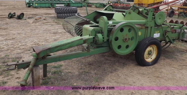 image for item K3156 John Deere 14T small square baler