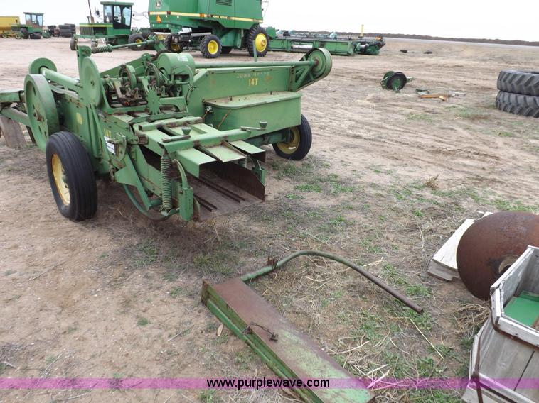 image for item K3156 John Deere 14T small square baler