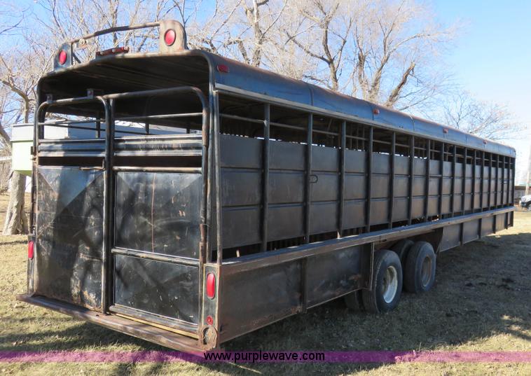 image for item K7049 1991 Coose gooseneck livestock trailer
