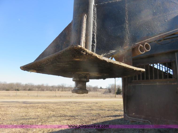 image for item K7049 1991 Coose gooseneck livestock trailer