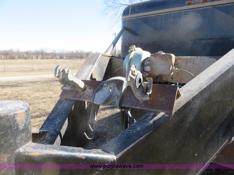 image for item K7049 1991 Coose gooseneck livestock trailer