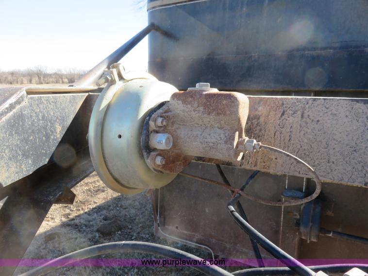 image for item K7049 1991 Coose gooseneck livestock trailer