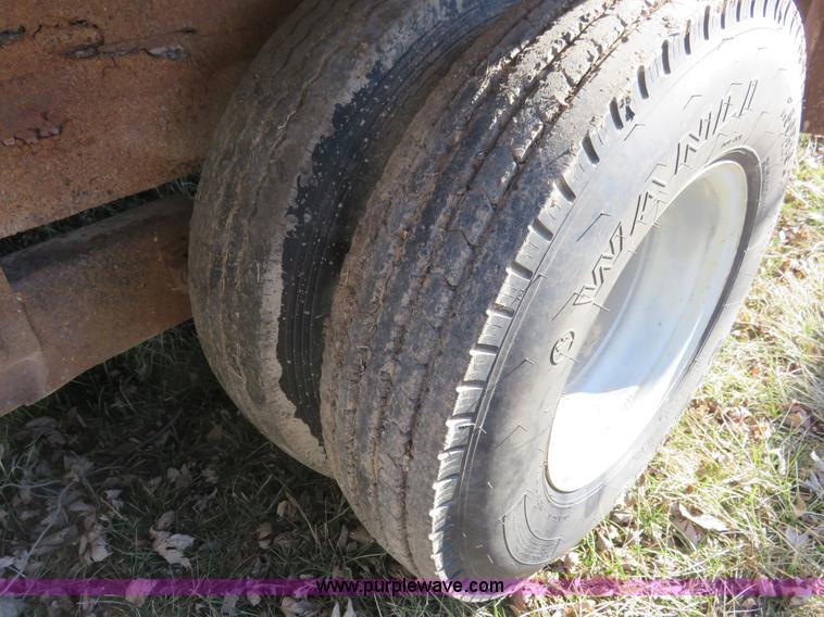 image for item K7049 1991 Coose gooseneck livestock trailer