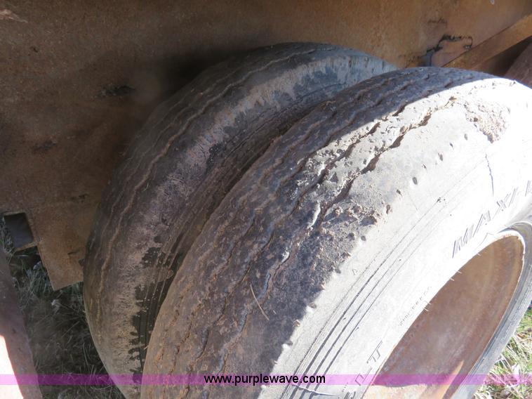 image for item K7049 1991 Coose gooseneck livestock trailer