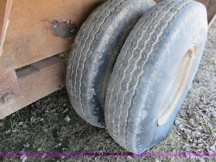 image for item K7049 1991 Coose gooseneck livestock trailer