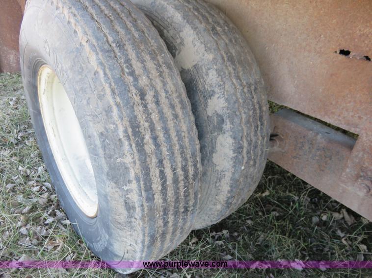 image for item K7049 1991 Coose gooseneck livestock trailer