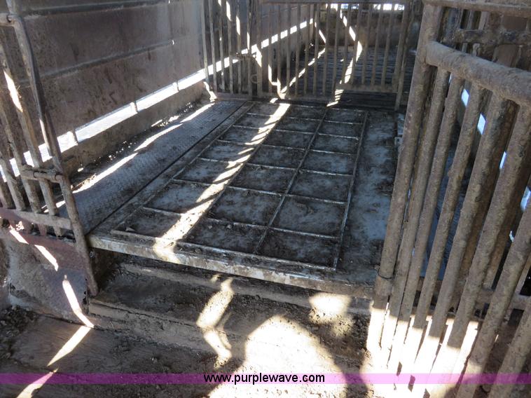 image for item K7049 1991 Coose gooseneck livestock trailer