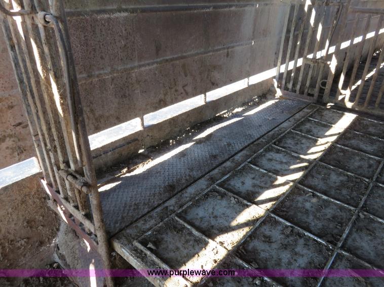 image for item K7049 1991 Coose gooseneck livestock trailer