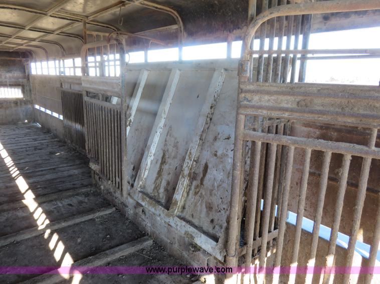 image for item K7049 1991 Coose gooseneck livestock trailer