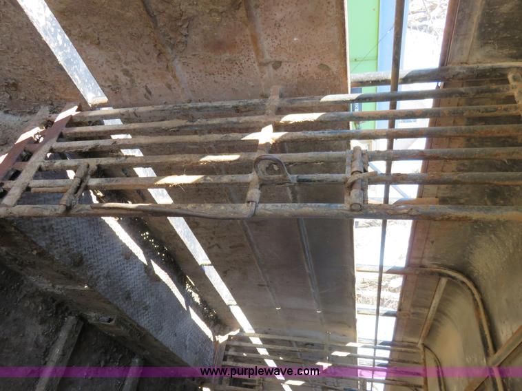 image for item K7049 1991 Coose gooseneck livestock trailer