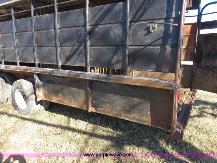 image for item K7049 1991 Coose gooseneck livestock trailer