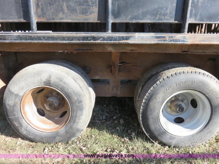 image for item K7049 1991 Coose gooseneck livestock trailer