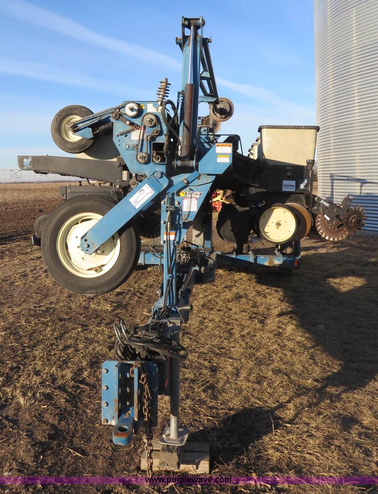 image for item K7083 1998 Kinze 2600 interplant planter