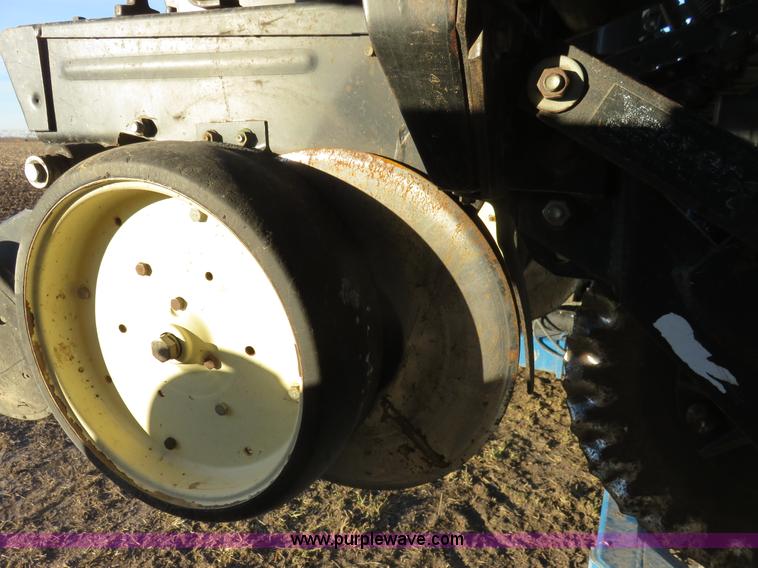 image for item K7083 1998 Kinze 2600 interplant planter