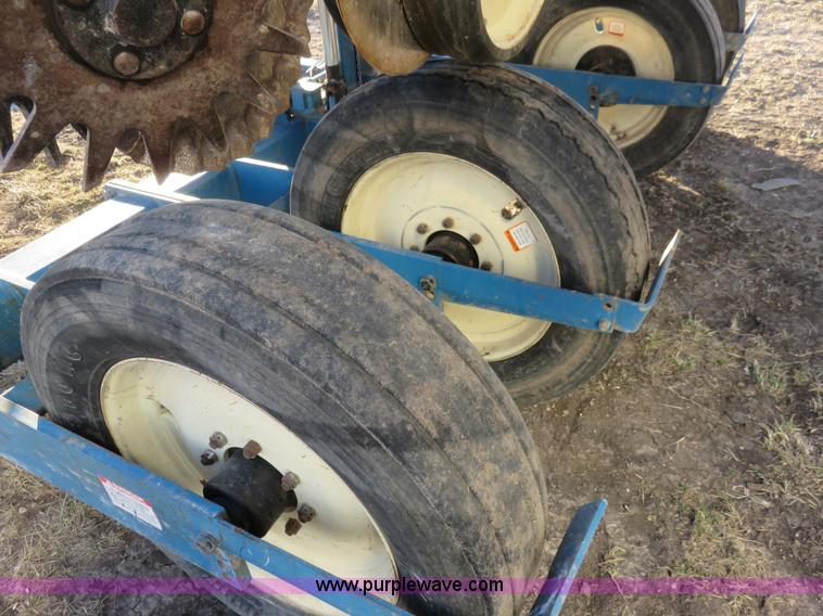 image for item K7083 1998 Kinze 2600 interplant planter