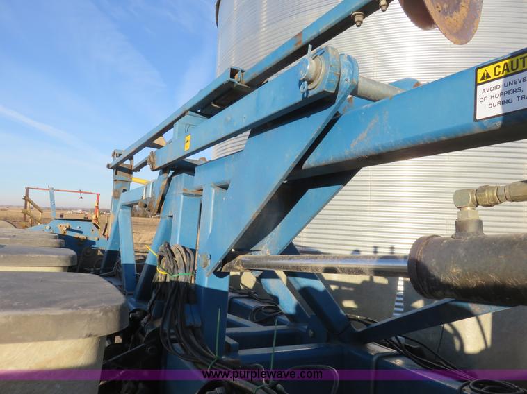 image for item K7083 1998 Kinze 2600 interplant planter