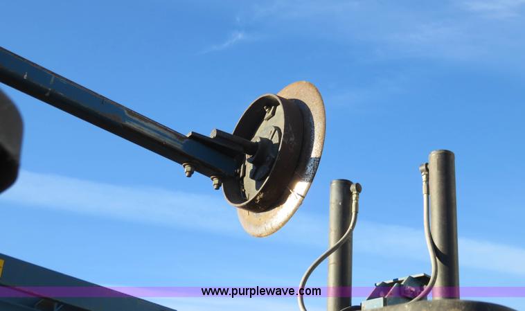 image for item K7083 1998 Kinze 2600 interplant planter