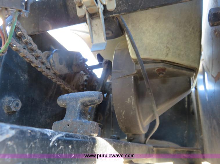 image for item K7083 1998 Kinze 2600 interplant planter