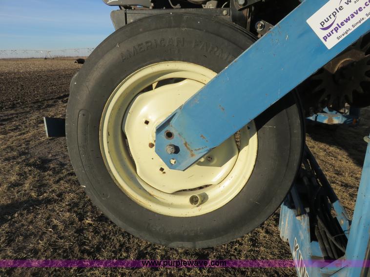 image for item K7083 1998 Kinze 2600 interplant planter