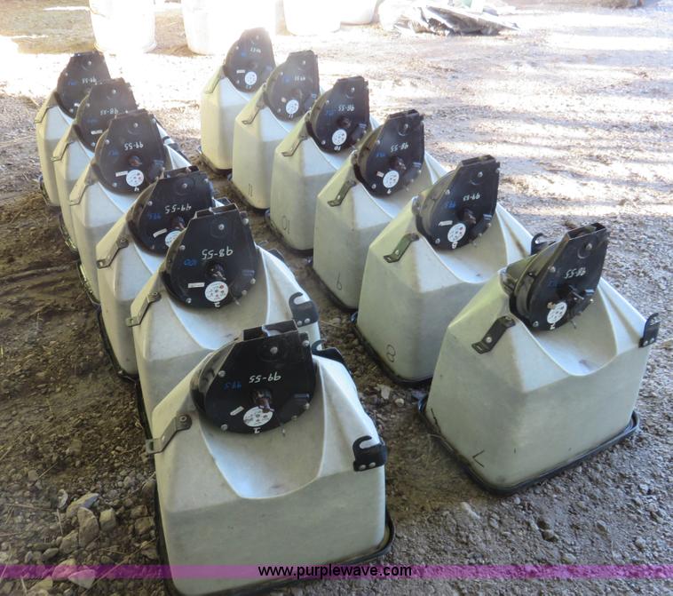 image for item K7083 1998 Kinze 2600 interplant planter