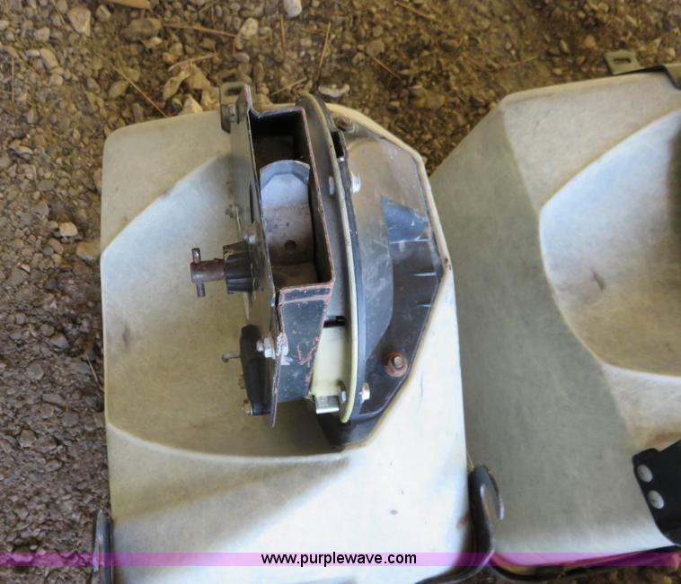 image for item K7083 1998 Kinze 2600 interplant planter