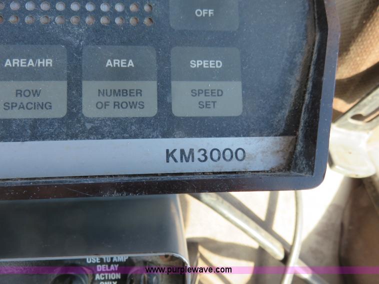 image for item K7083 1998 Kinze 2600 interplant planter