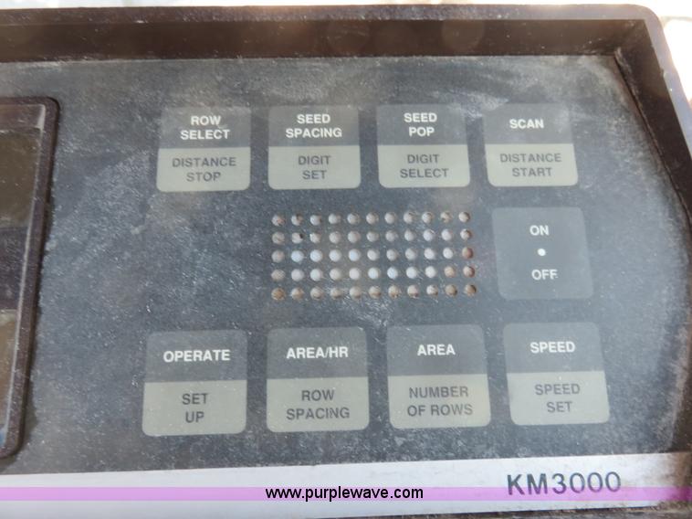 image for item K7083 1998 Kinze 2600 interplant planter