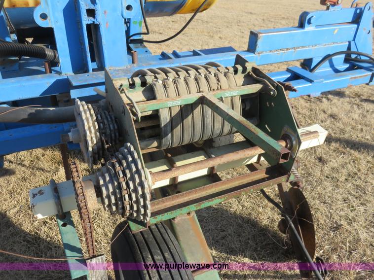Liquid fertilizer applicator in Berryton, KS Item K7205 sold Purple