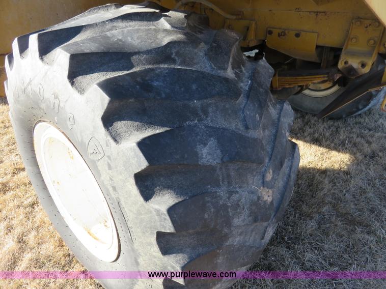 image for item K7209 1990 Ag-Chem TerraGator 1804 self-propelled sprayer